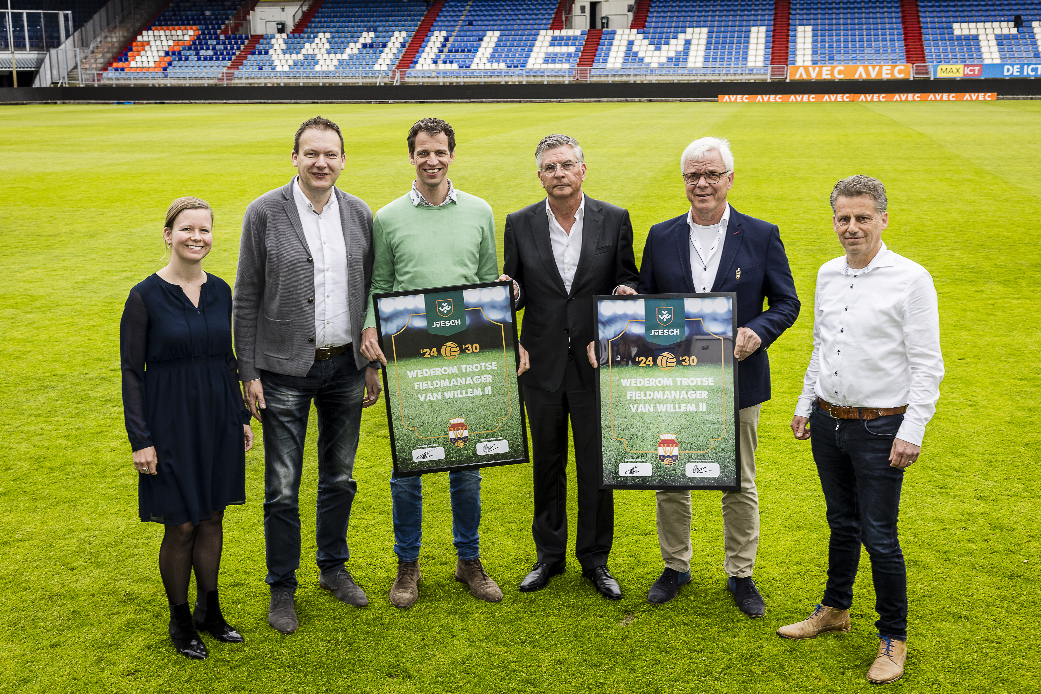 Vertrouwen ‘Het ontvangen van vertrouwen van een club als Willem II, om hun velden te verzorgen, is een zeer groot compliment voor ons. Bovendien is het mooi om samen te werken met een toonaangevende club uit Tilburg, waar we ook een vestiging hebben,’ zegt Ton van Esch, Directeur JvESCH. Hij is trots op de samenwerking met Willem II en voegt toe: ‘We verheugen ons op een productieve samenwerking en een mooie toekomst.’ Ook algemeen directeur Martin van Geel is enthousiast over de verlenging: : ‘JvEsch is