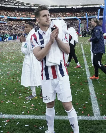 VIDEO: Peters speelt 200ste wedstrijd