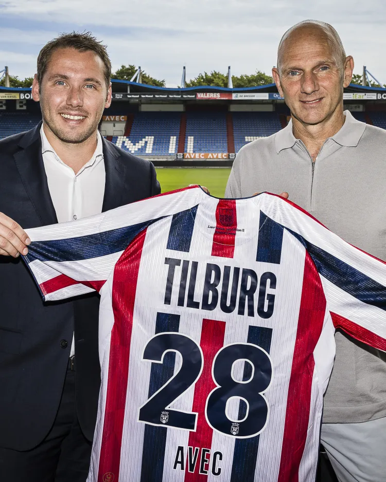 AVEC hoofdpartner uit- en derde tenue