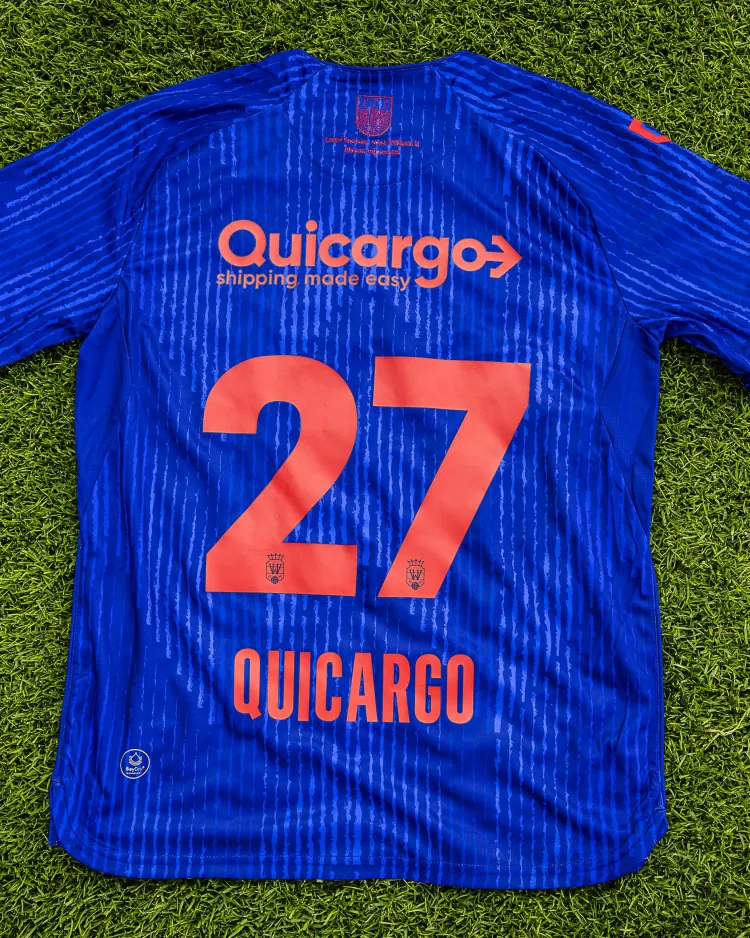 Gratis Quicargo-bedrukking op het uitshirt