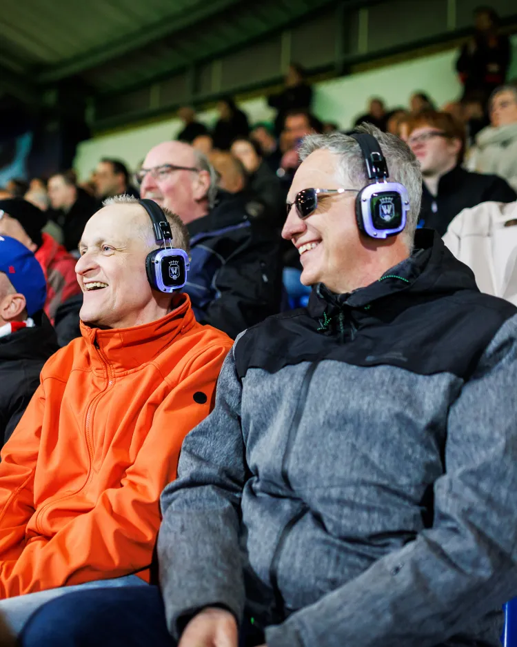 Blindentribune maakt voetbal voelbaar voor iedereen