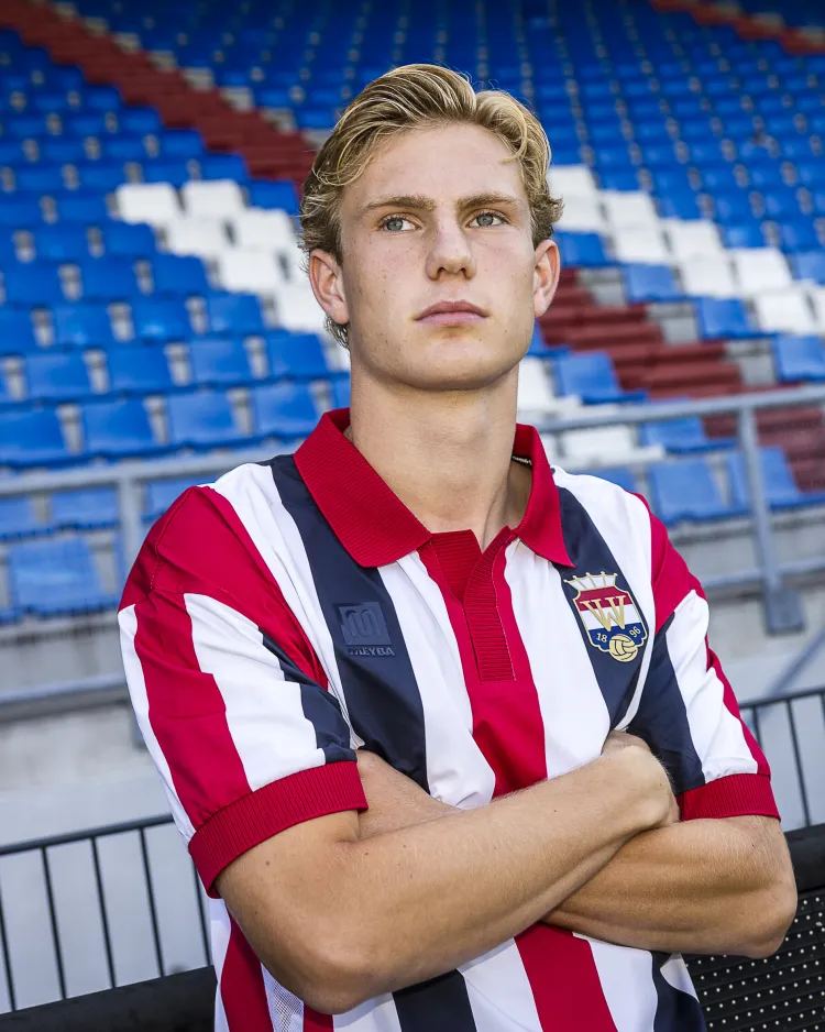 Luca Maal tekent eerste profcontract bij Willem II